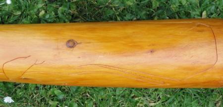 Didgeridoo z lipy: rozmery-152x11cm, detail na zdobenie